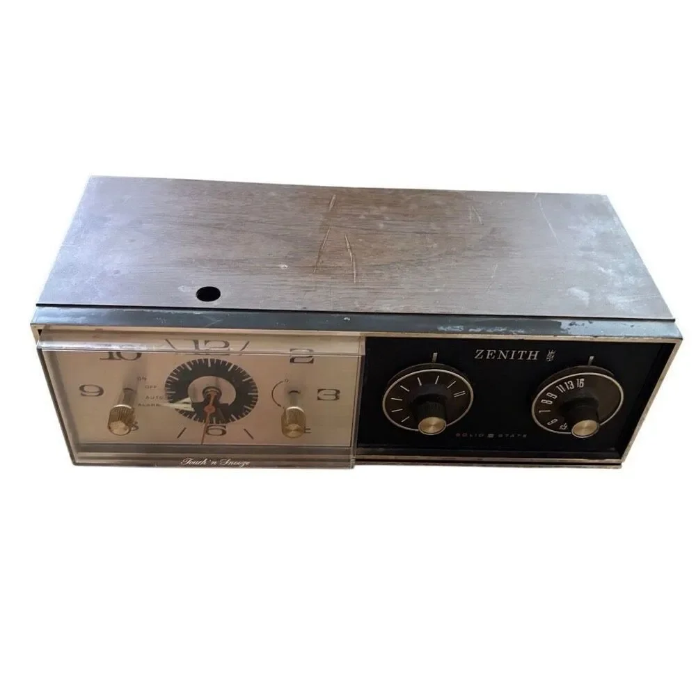Zenith Touch N’ Snooze Clock Radio *Read*